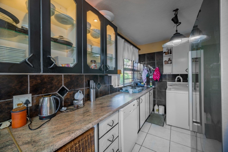 5 Bedroom Property for Sale in Wavecrest Eastern Cape